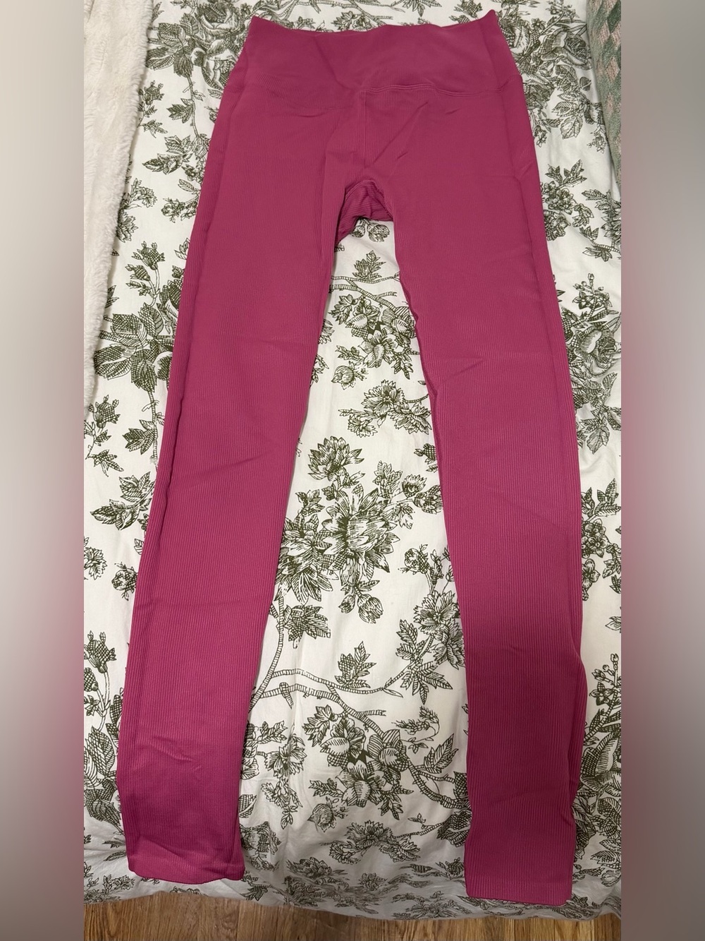 ALO Yoga High-Rise Ribbed Leggings in Raspberry Pink